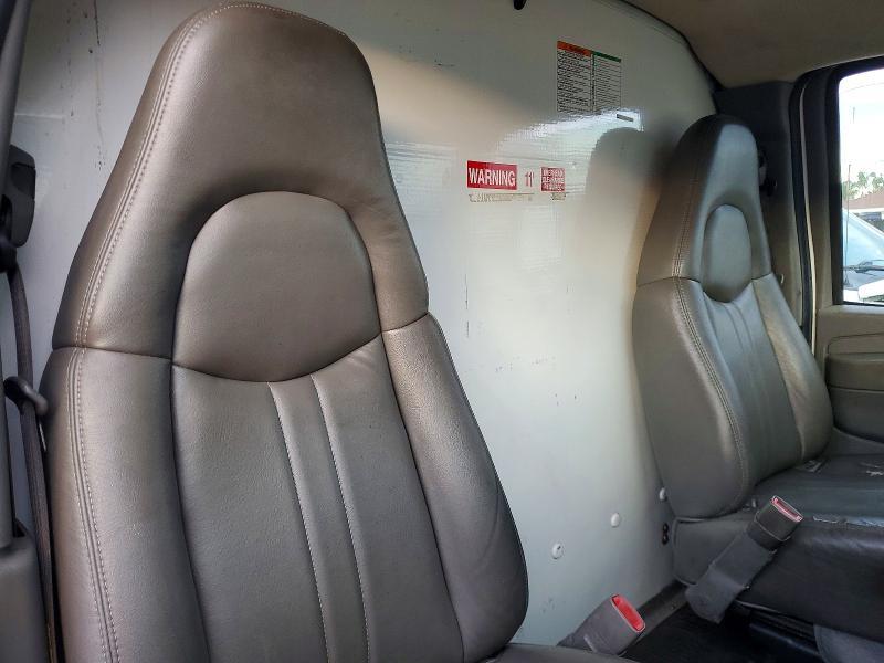 2006 GMC Savana BOX Truck