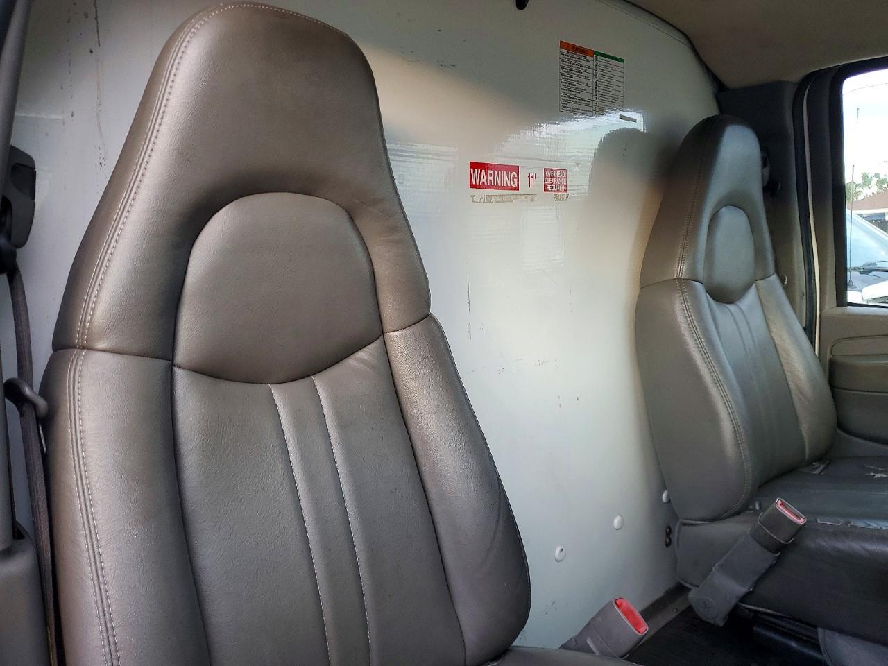 2006 GMC Savana BOX Truck