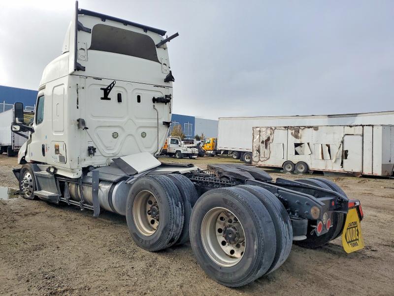2019 Freightliner Cascadia 116 Semi Truck