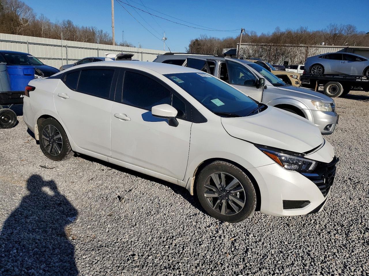 2025 Nissan Versa sv