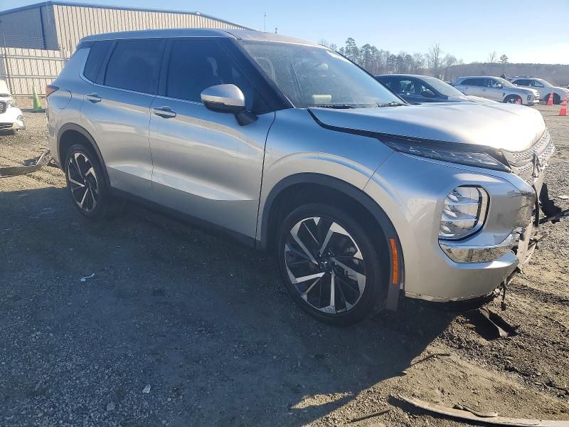 2022 Mitsubishi Outlander es