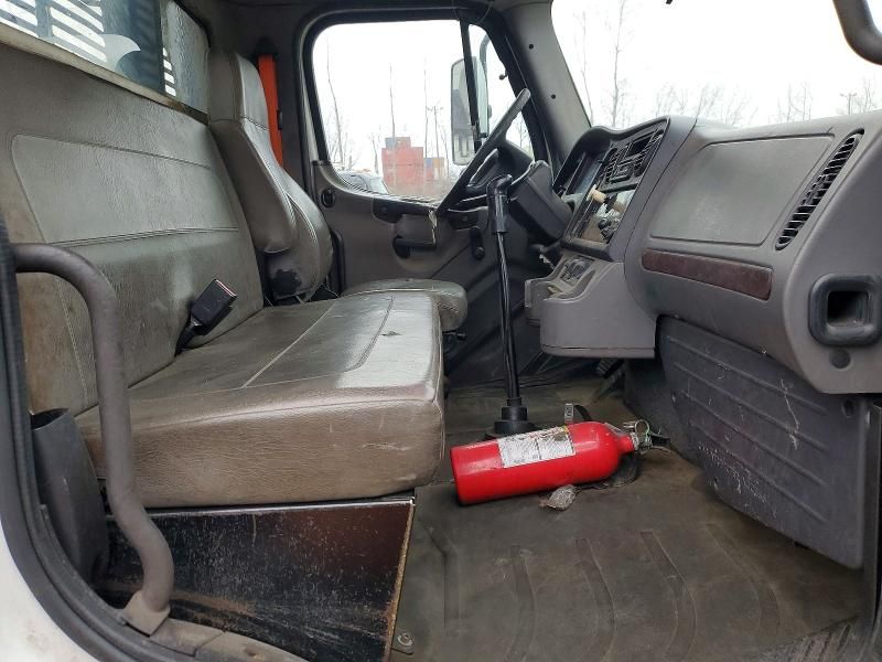 2014 Freightliner Business Class M2 Flatbed Truck