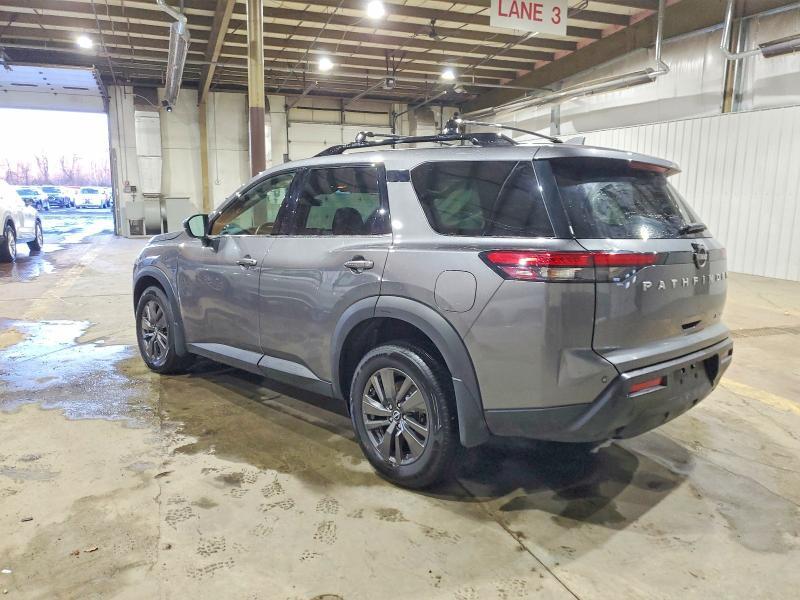 2022 Nissan Pathfinder sv