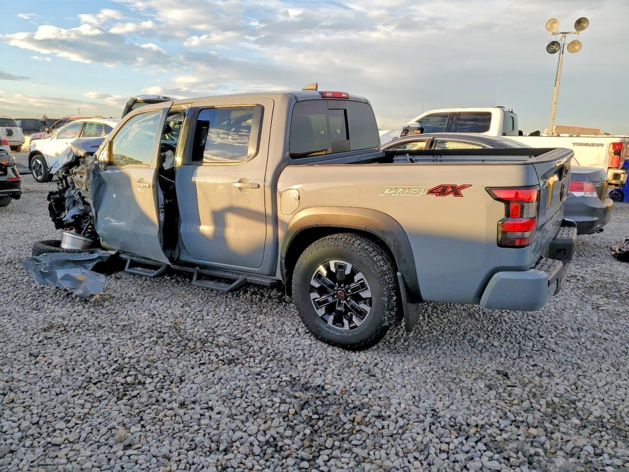 2023 Nissan Frontier s
