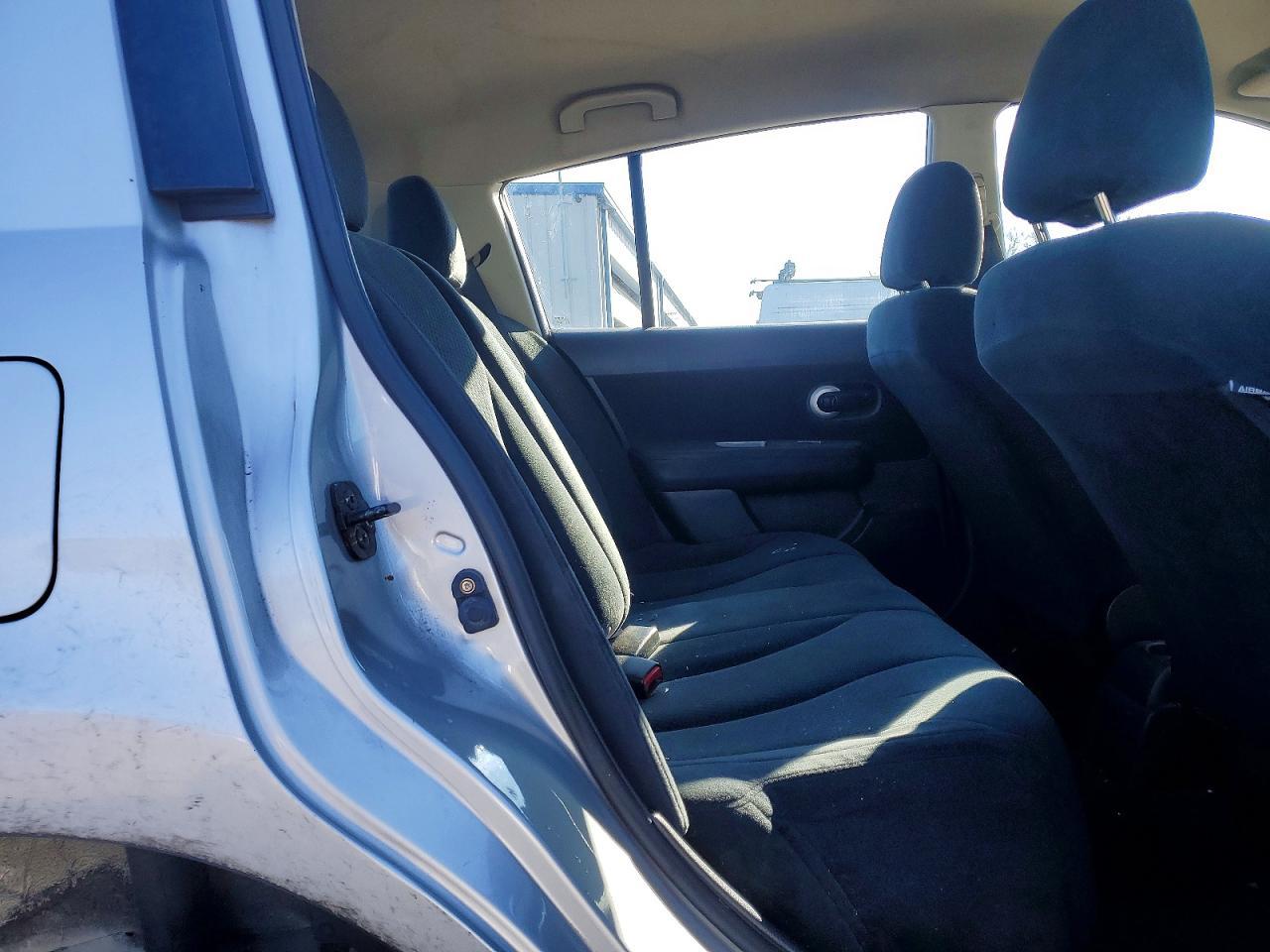 2011 Nissan Versa s