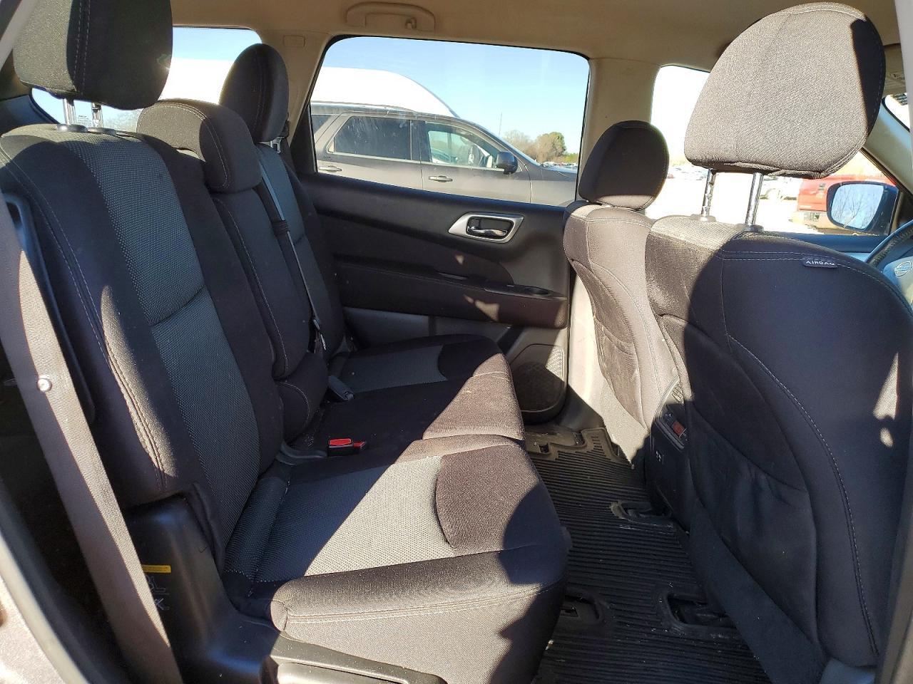 2017 Nissan Pathfinder s