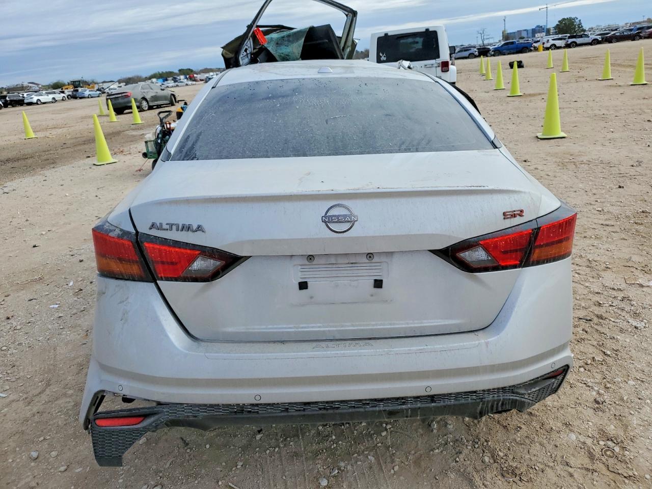 2024 Niss Altima sr