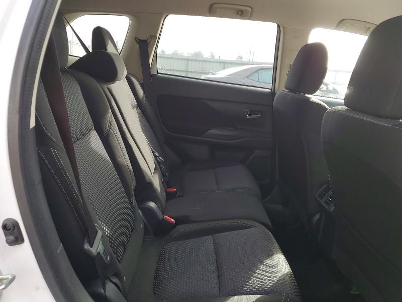 2020 Mitsubishi Outlander es