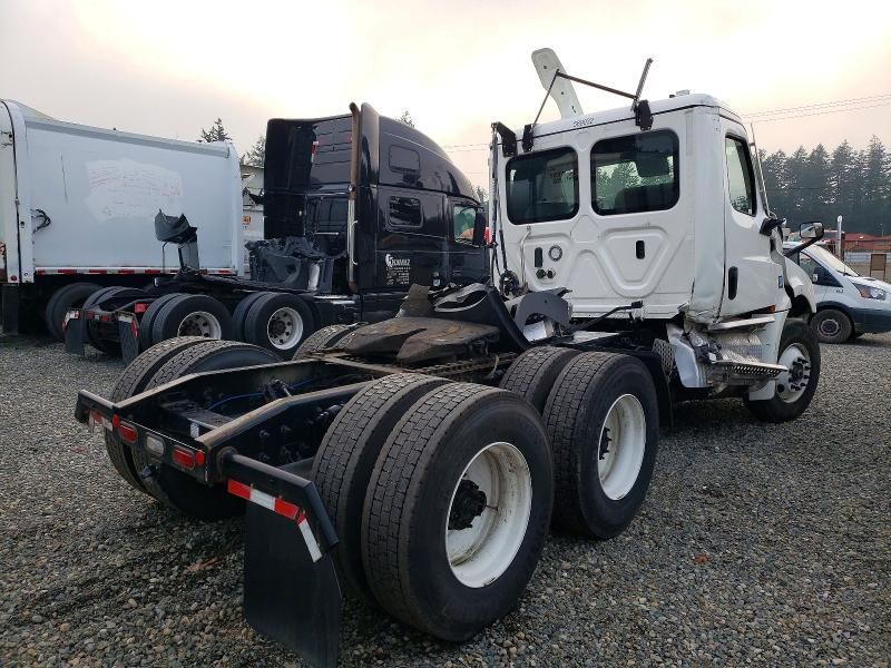 2023 Freightliner Cascadia 126 Semi Truck