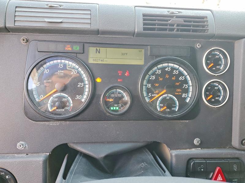 2016 Freigliner 2016 Freightliner Cascadia 113 Semi Truck