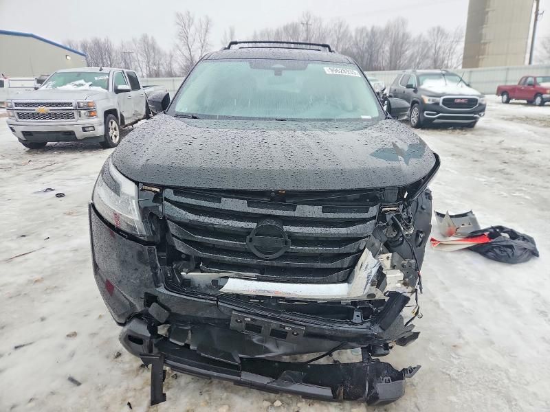 2022 Nissan Pathfinder sv