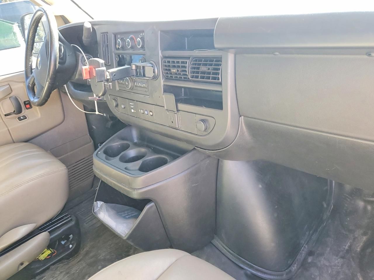 2022 Chevrolet Express G2500 Delivery van