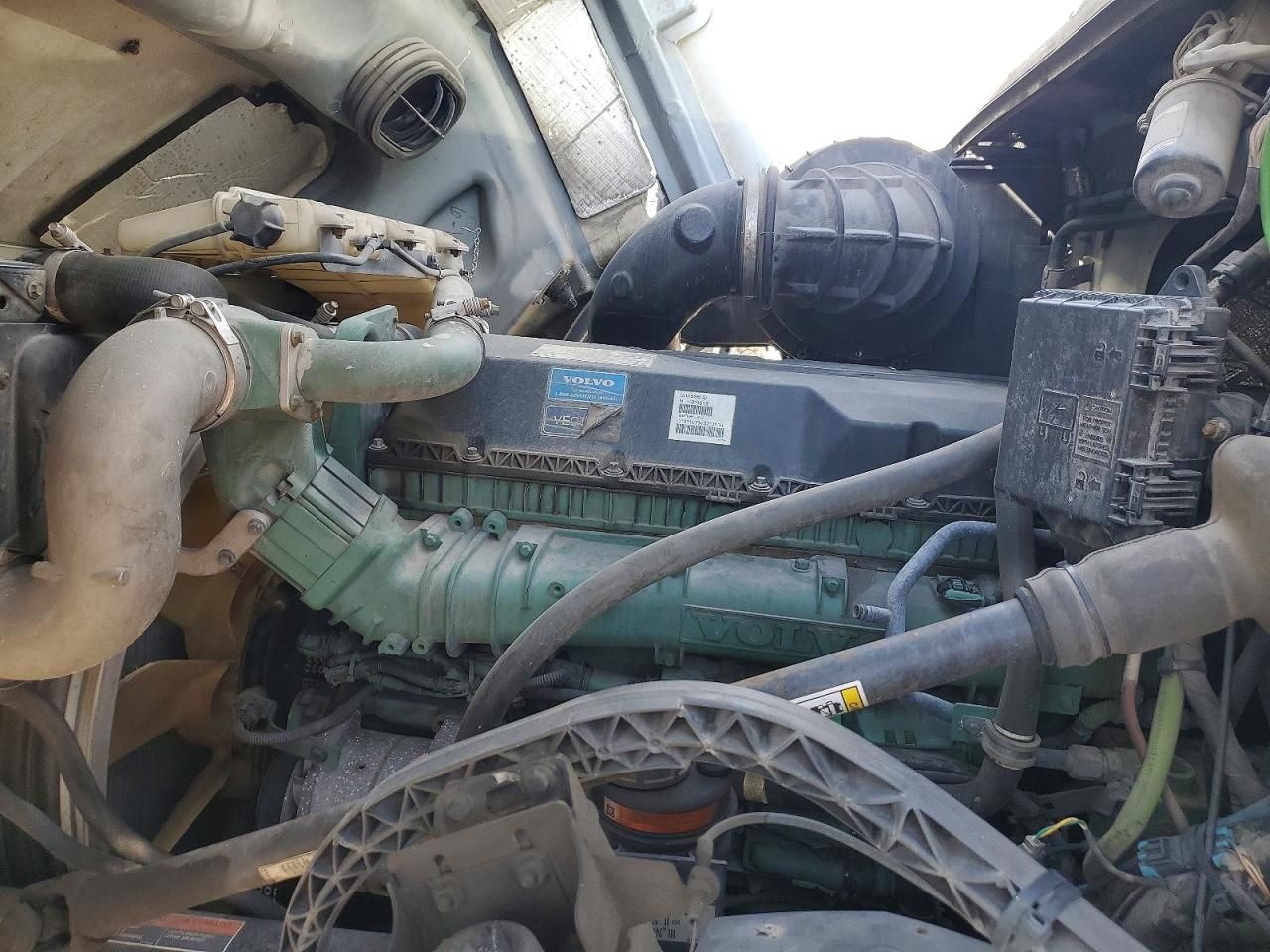 2015 Volvo VNL Semi Truck