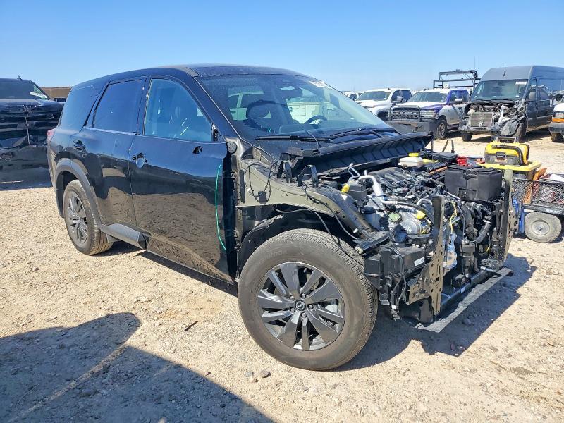 2025 Nissan Pathfinder s