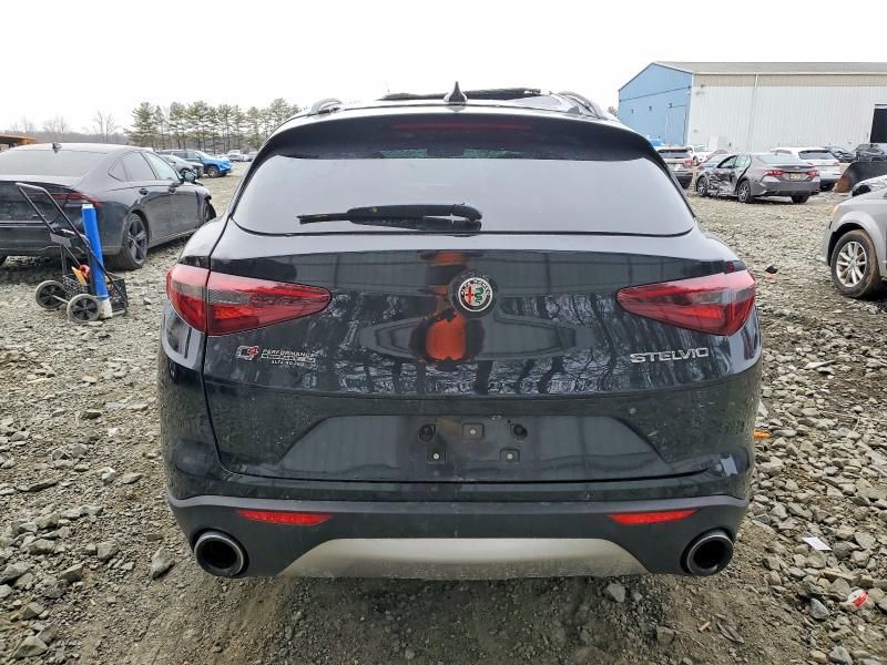 2018 Alfa Romeo Stelvio ti Sport