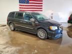 2015 Chrysler Town & Country Touring l