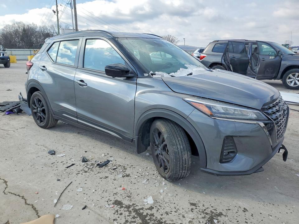 2024 Nissan Kicks sr