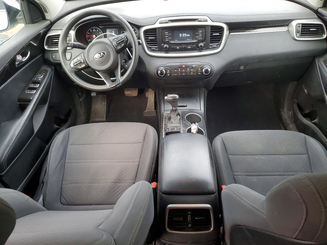 2017 KIA Sorento lx V6