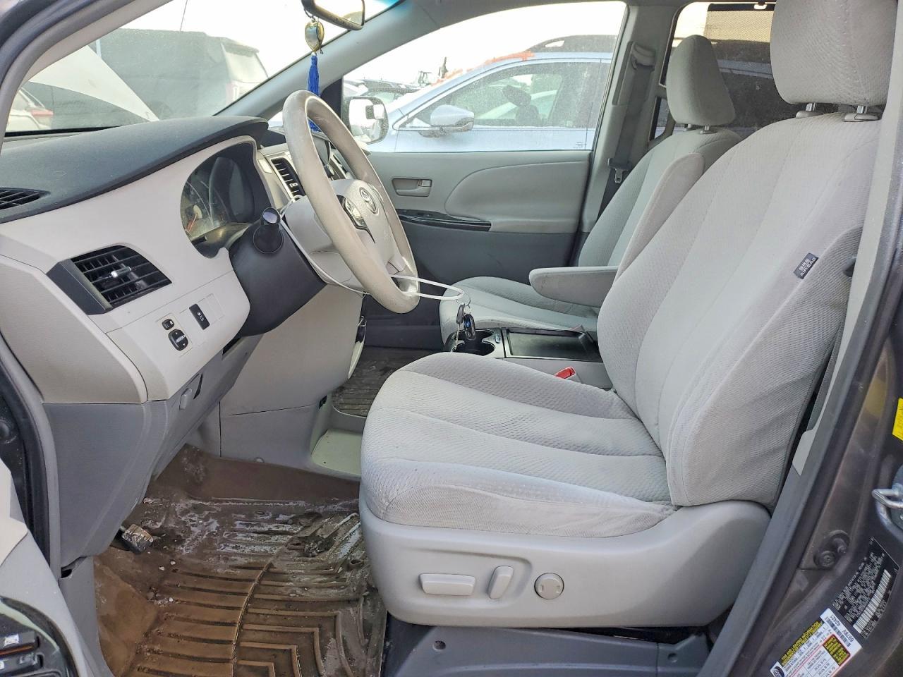2011 Toyota Sienna le