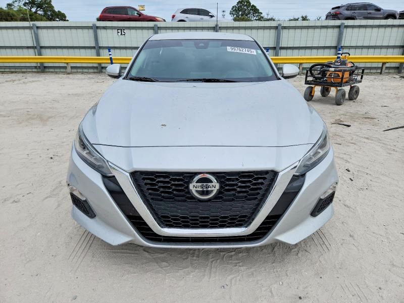 2022 Nissan Altima sv