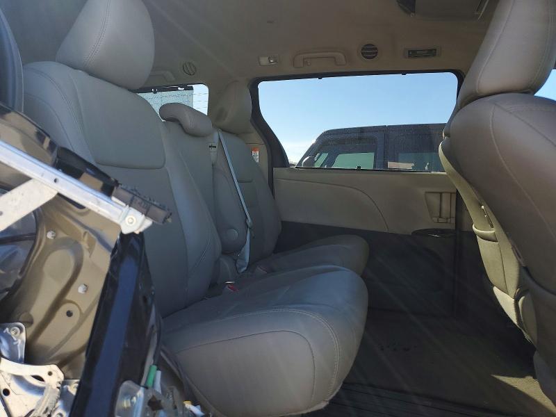 2016 Toyota Sienna xle 8-passenger