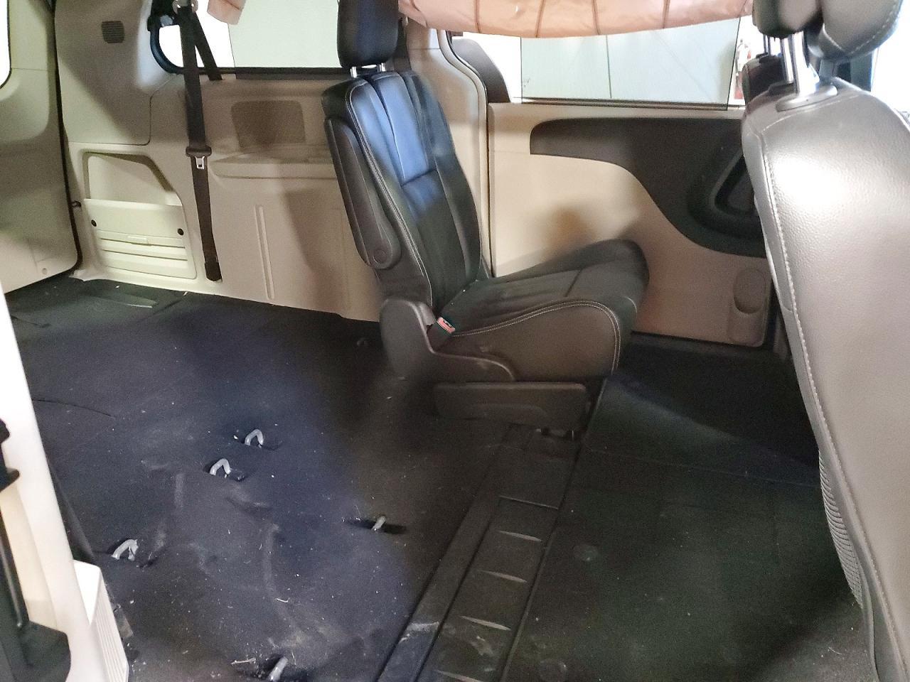 2015 Chrysler Town & Country Touring l