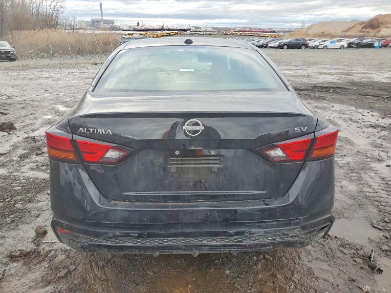 2023 Niss Altima sv
