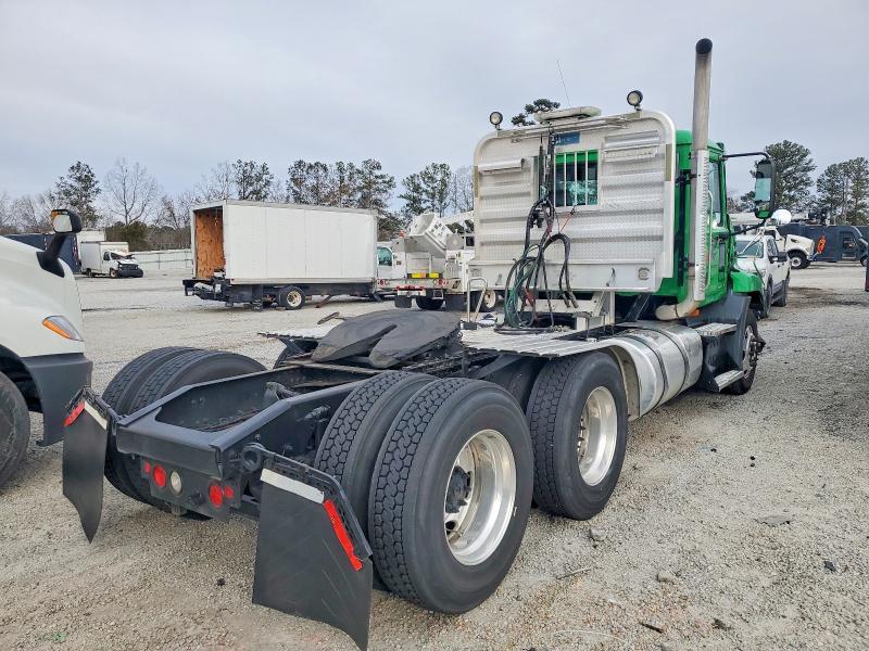 2016 Mack CXU613 Semi Truck
