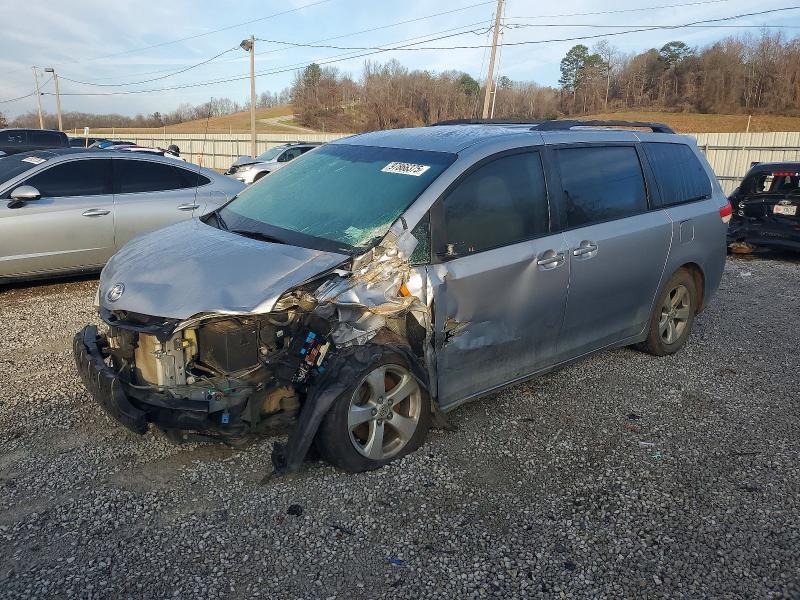 2011 Toyota Sienna le