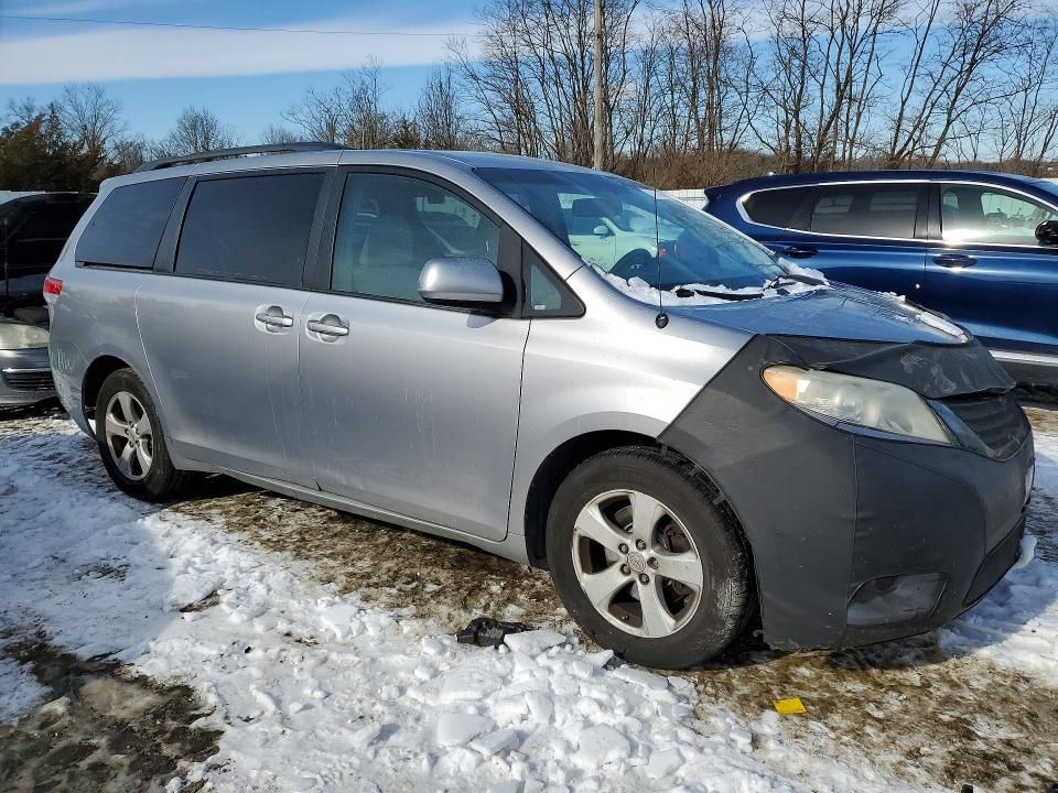 2011 Toyota Sienna le