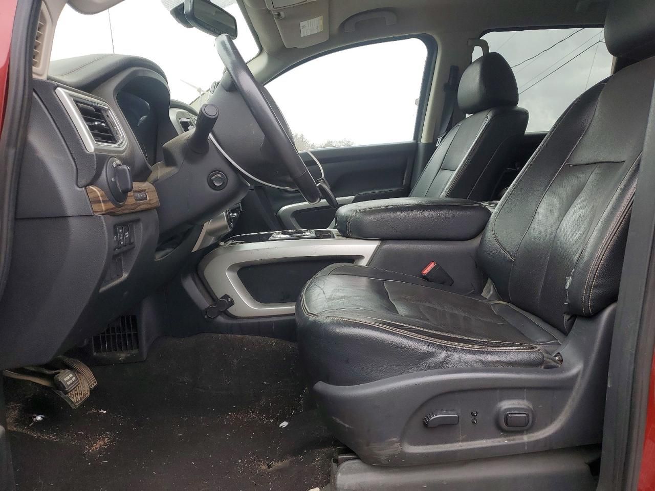 2017 Nissan Titan sv