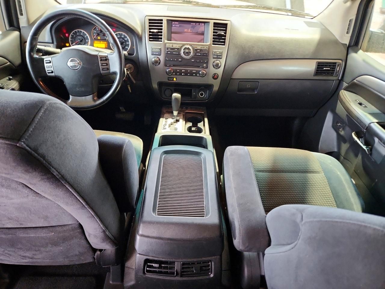 2011 Nissan Armada sv