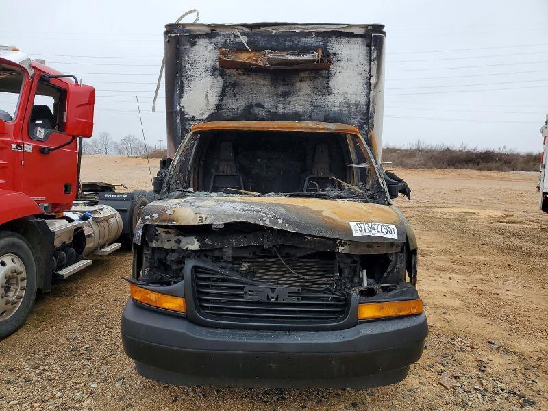 2024 GMC Savana BOX Truck