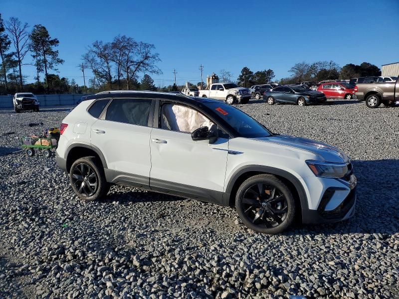 2023 Volkswagen Taos se