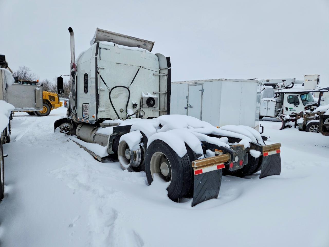 2016 Freightliner Coronado Semi Truck