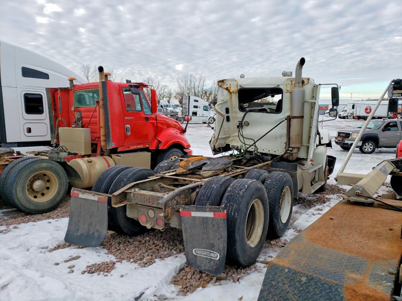 2005 Freightliner Columbia 120 Semi Truck