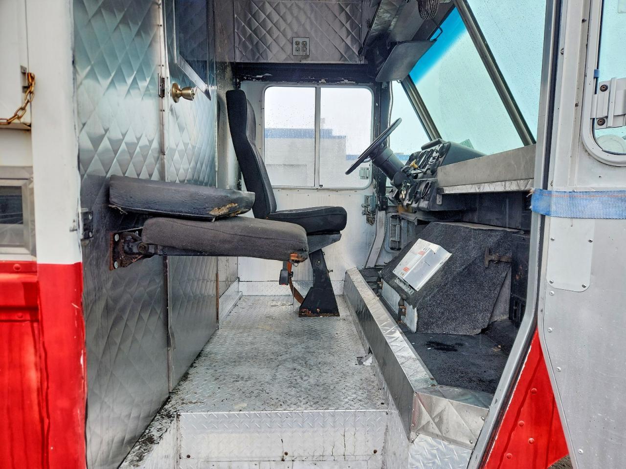 1998 Freightliner Delivery Truck