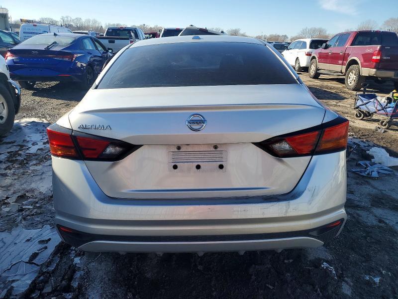 2020 Niss Altima s