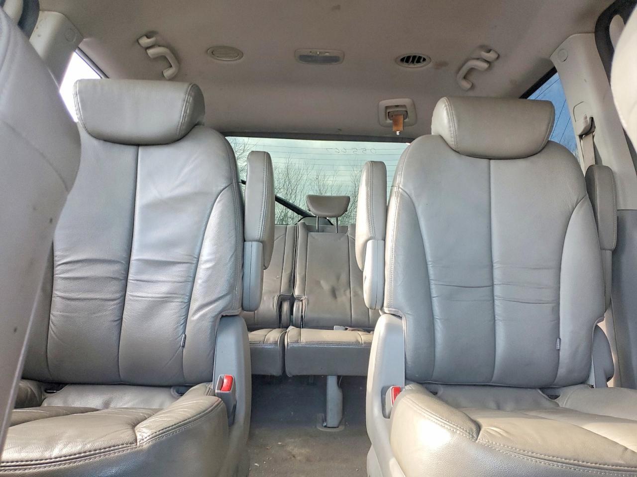 2008 Hyundai Entourage gls