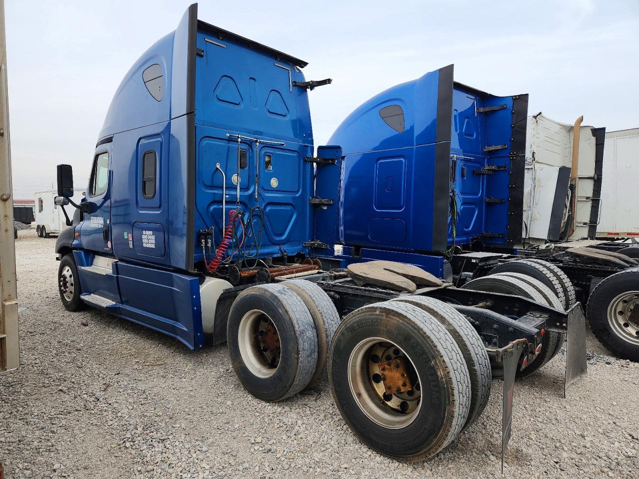 2017 Freightliner Cascadia 125 Semi Truck