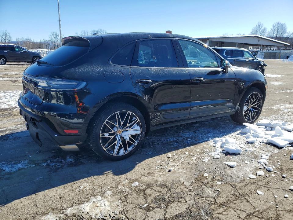 2023 Porsche Macan Base