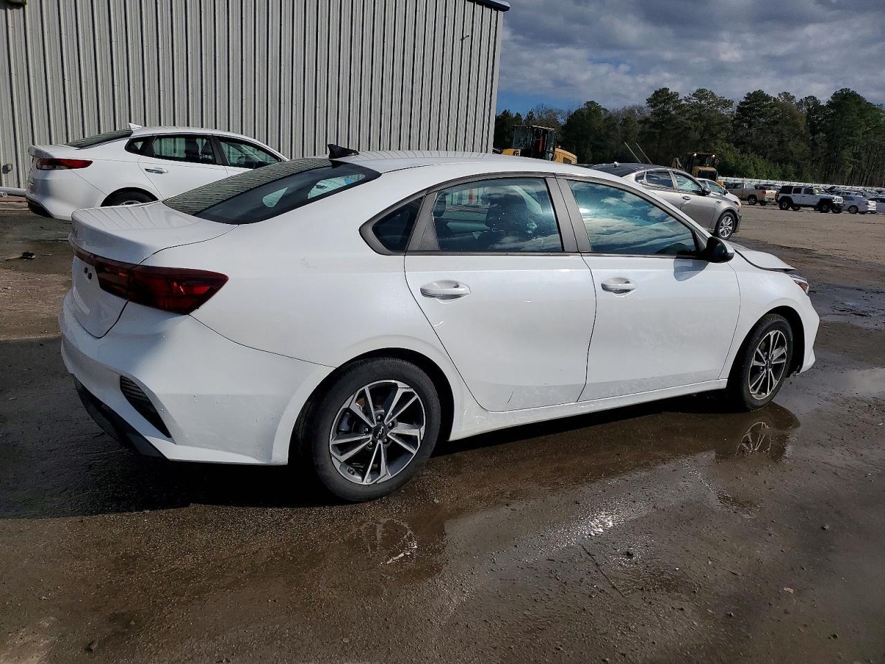 2023 KIA Forte lx