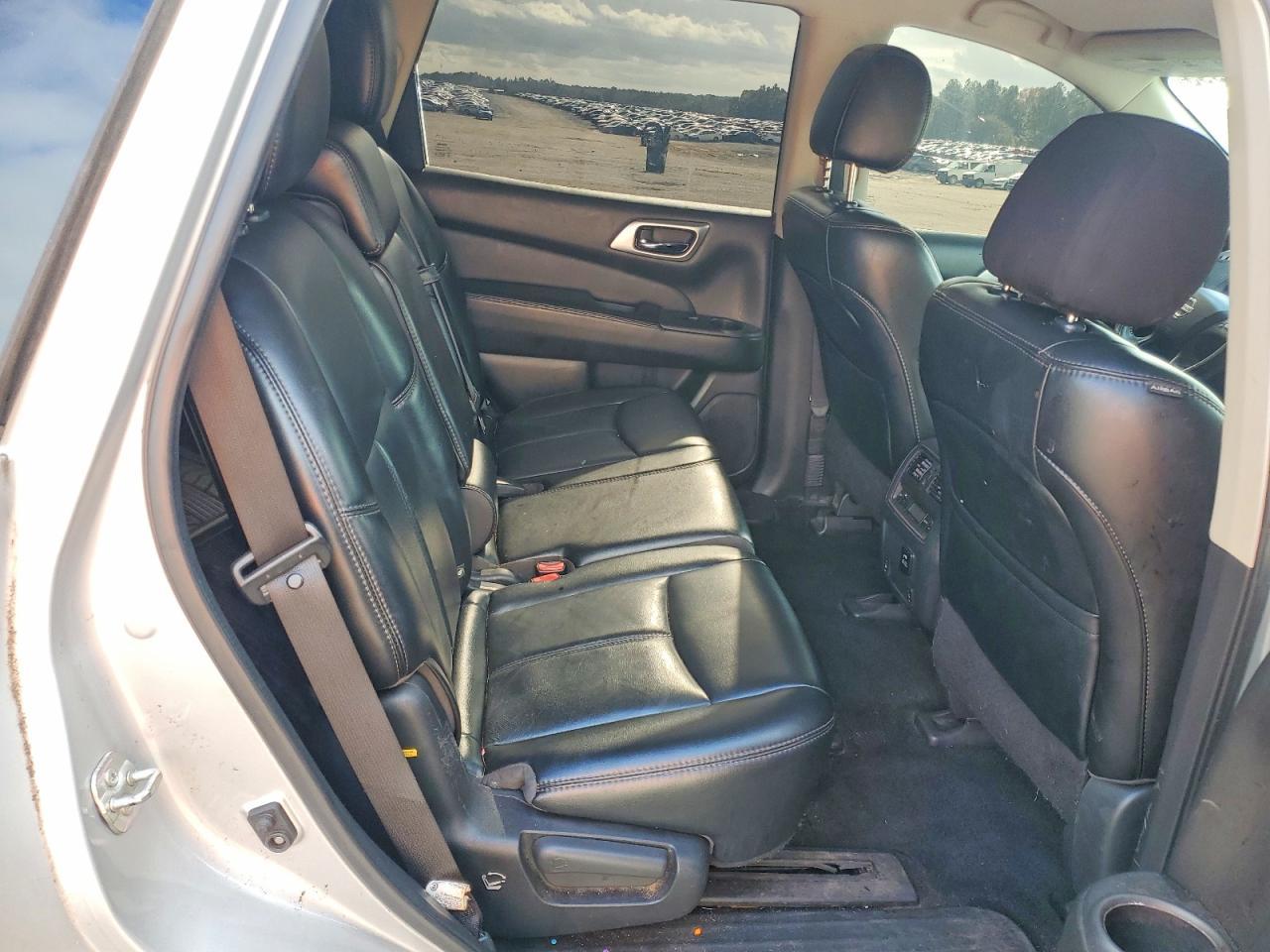 2017 Nissan Pathfinder s