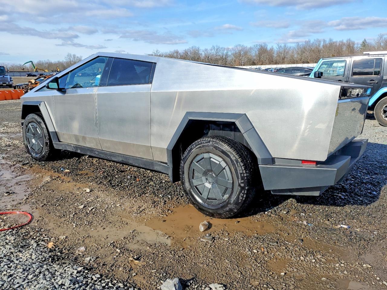 2025 Tesla Cybertruck