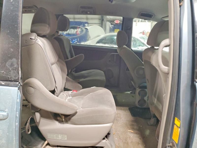 2005 Toyota Sienna le