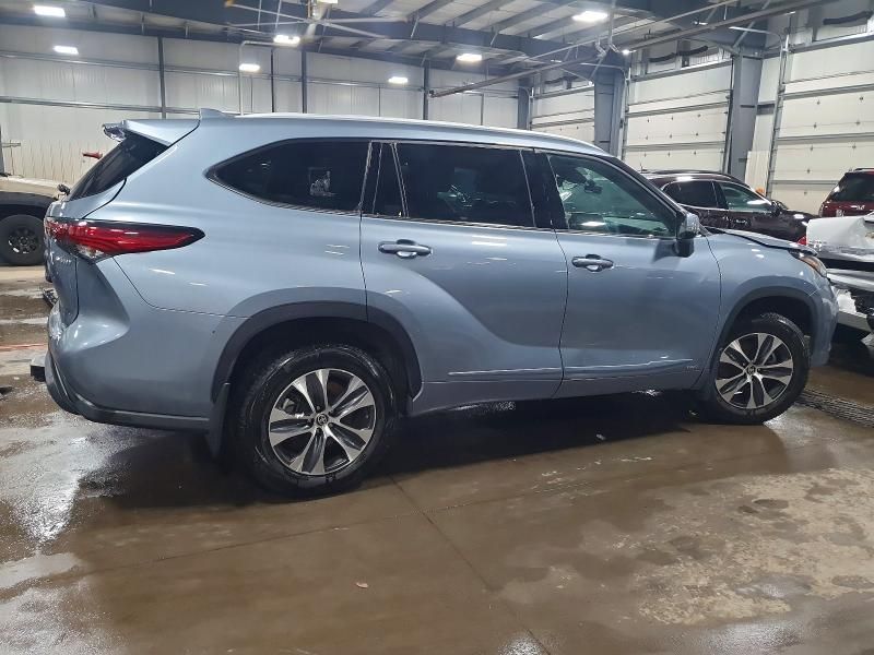 2022 Toyota Highlander Hybrid xle