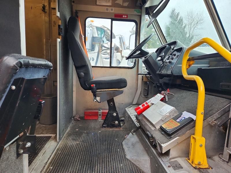 2004 Freightliner MT45 Chassis Delivery Truck