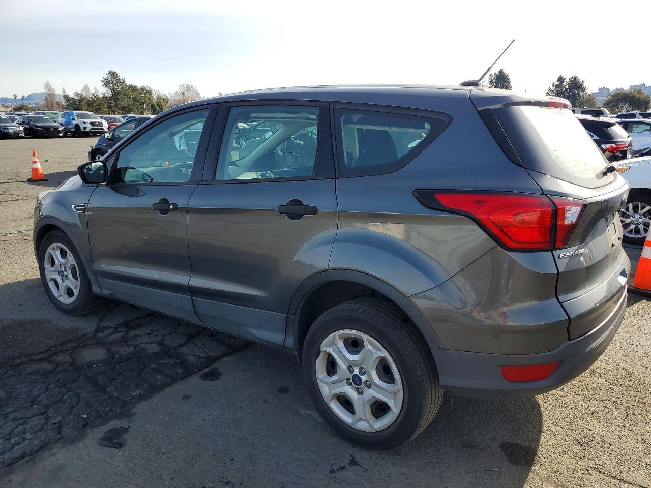 2019 Ford Escape s