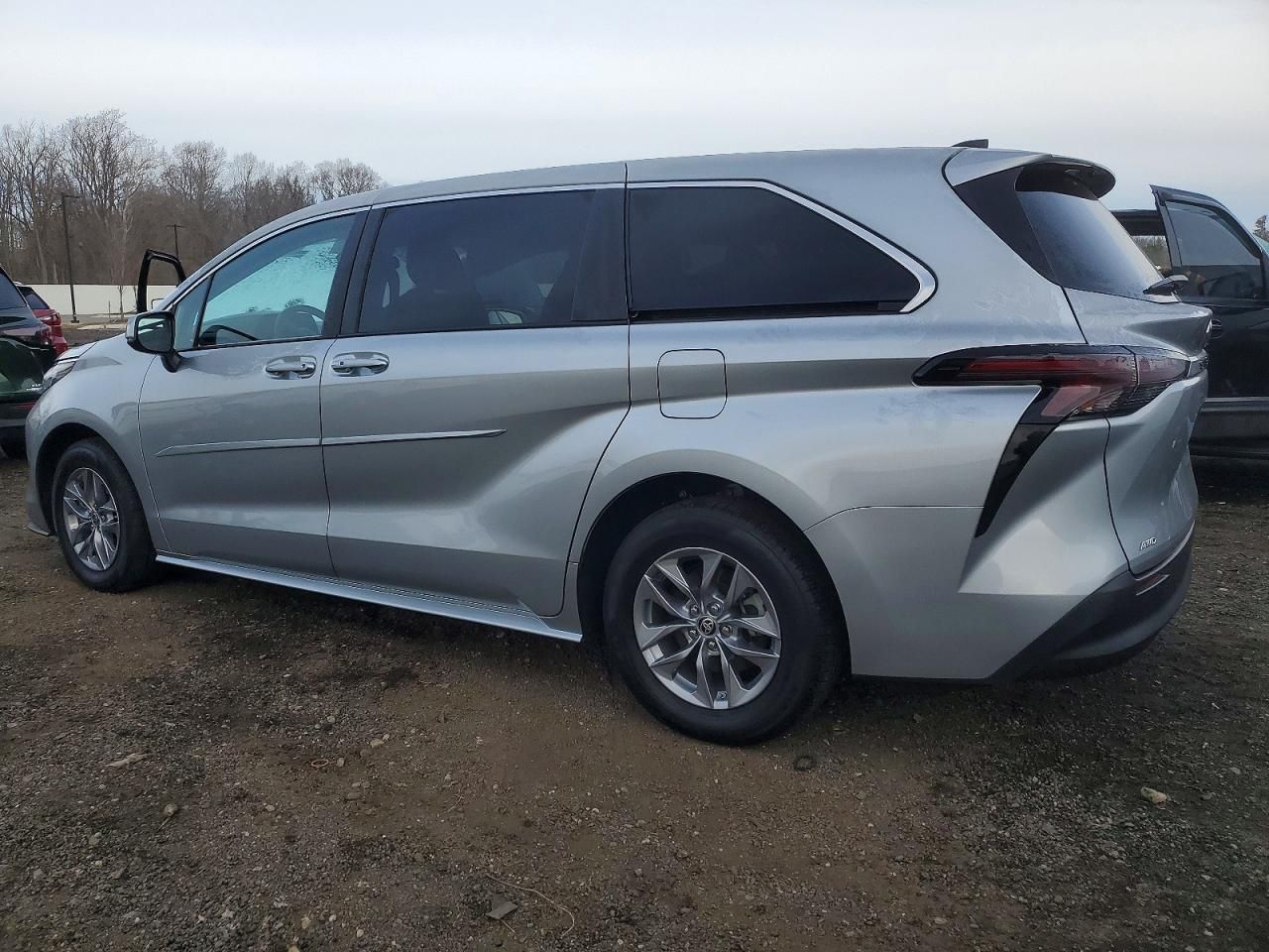 2023 Toyota Sienna le