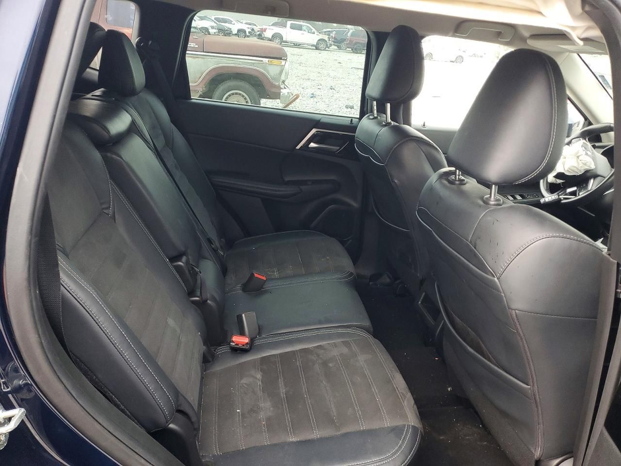 2023 Mitsubishi Outlander se